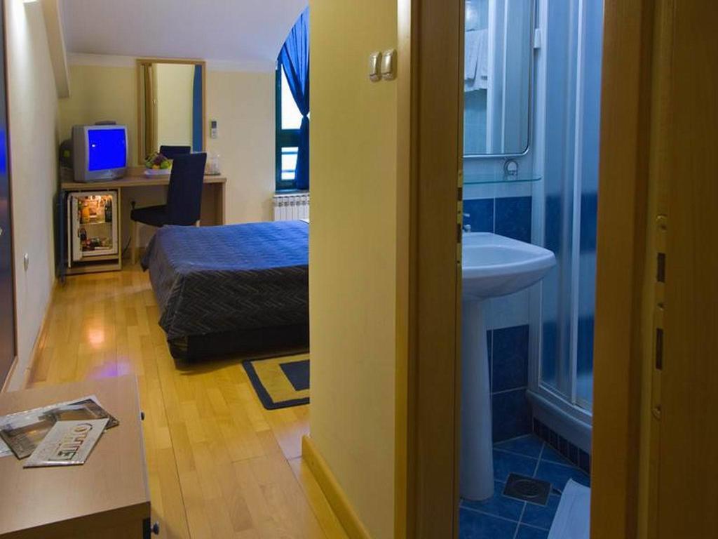 Hotel Cubic Laktaši Quarto foto